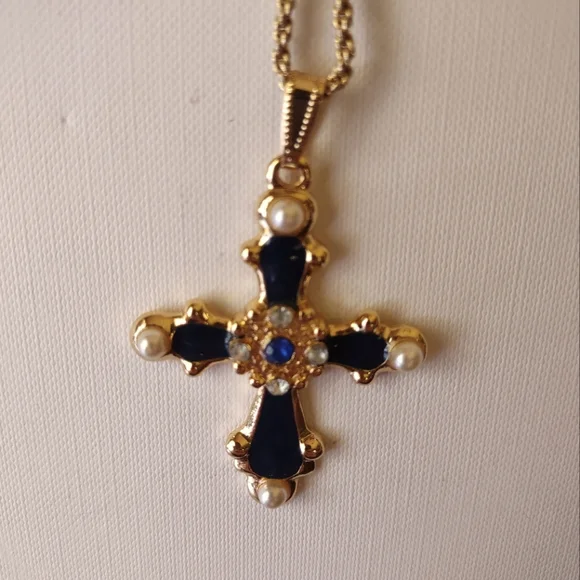 Enamel Cross with 24" rope chain. - Picture 1 of 2